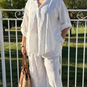 ENSEMBLE BLANC PANTALON ET CHEMISE AVEC BRODERIE